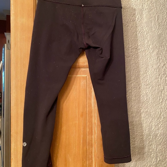 Reversible cropped Lululemon leggings size 6 - Picture 3 of 3
